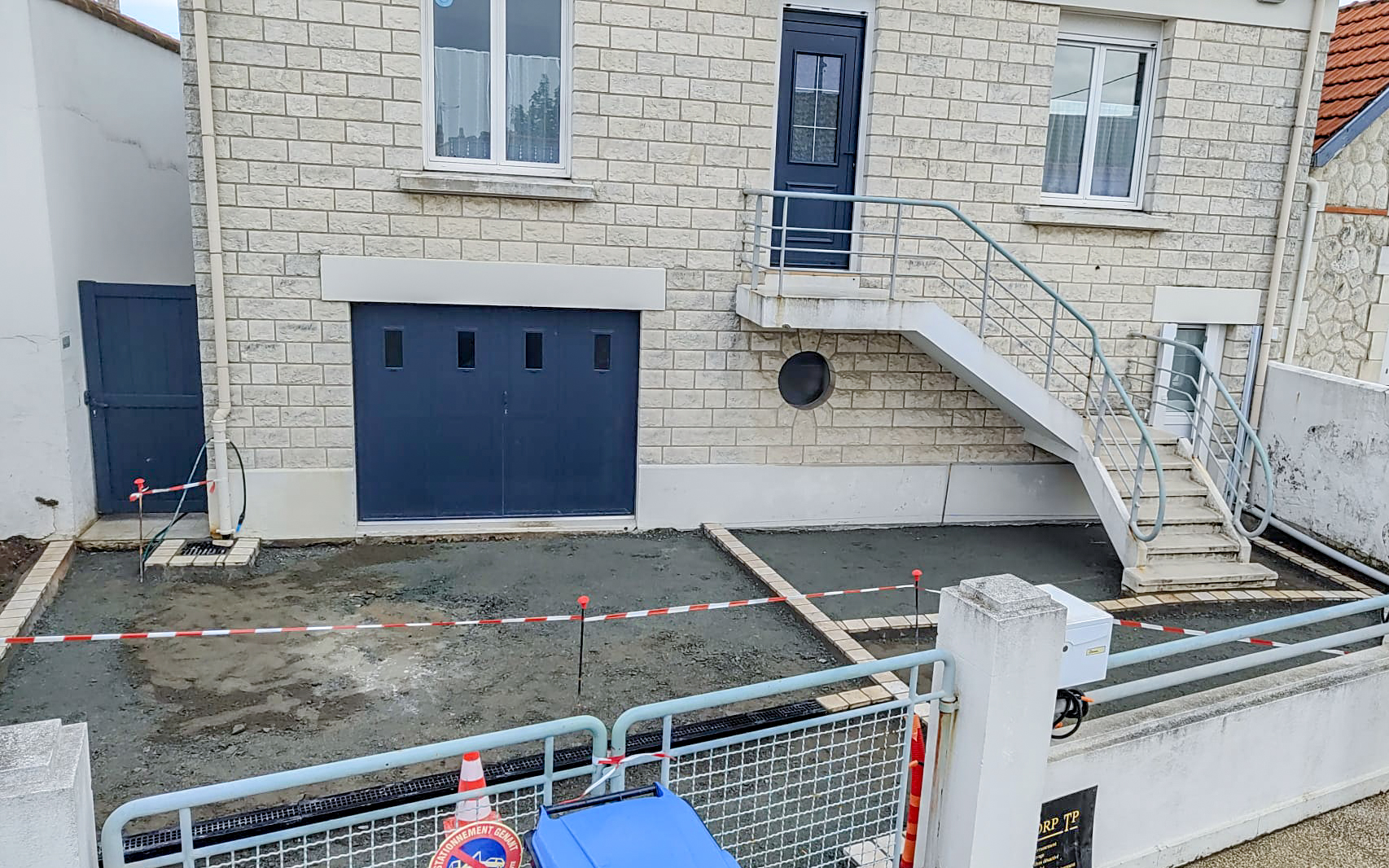 DRPTP-amenagement-exterieur-cour-interieure-enrobe-paves-2024-5