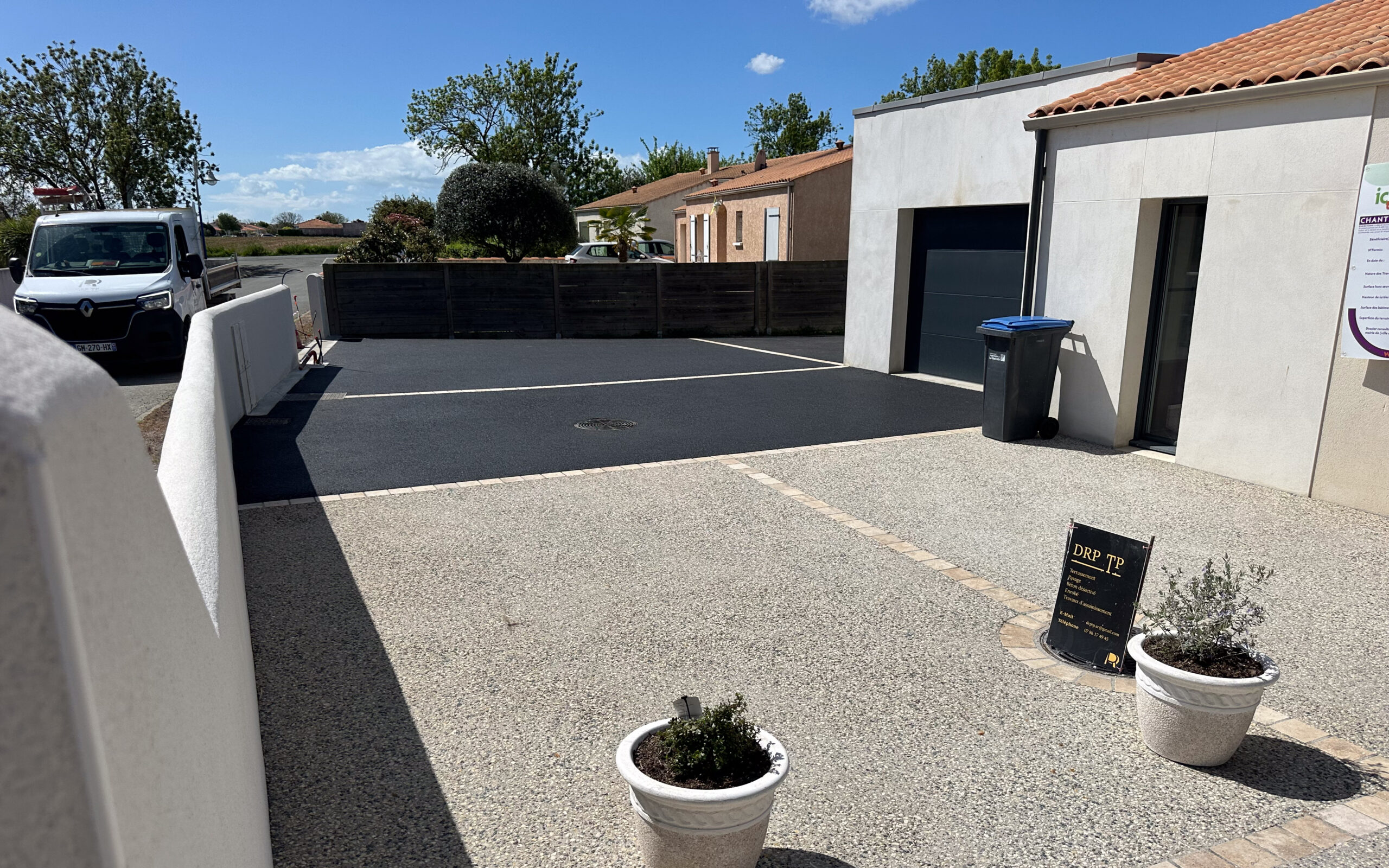 DRPTP-cour-maison-beton-lave-amenagement-exterieur-charente-maritime-2025-59 (10)